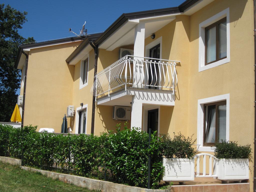 Villa "Pied-A-Terre" Residence & Spa Умаг Екстериор снимка